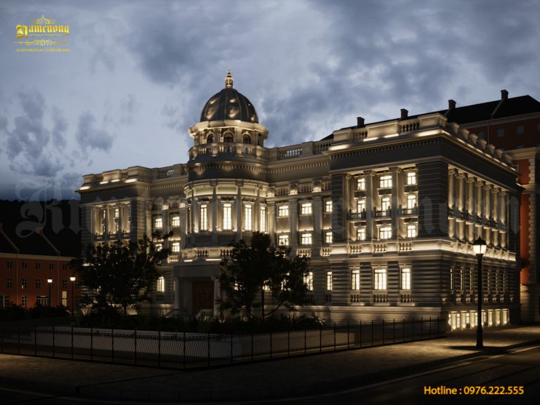 Biệt thự cổ điển với hệ thống đèn vàng ấm cúng