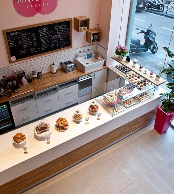 Thiết kế cửa hàng bánh ngọt đẹp đóng vai trò quan trọng giúp thu hút khách hàng