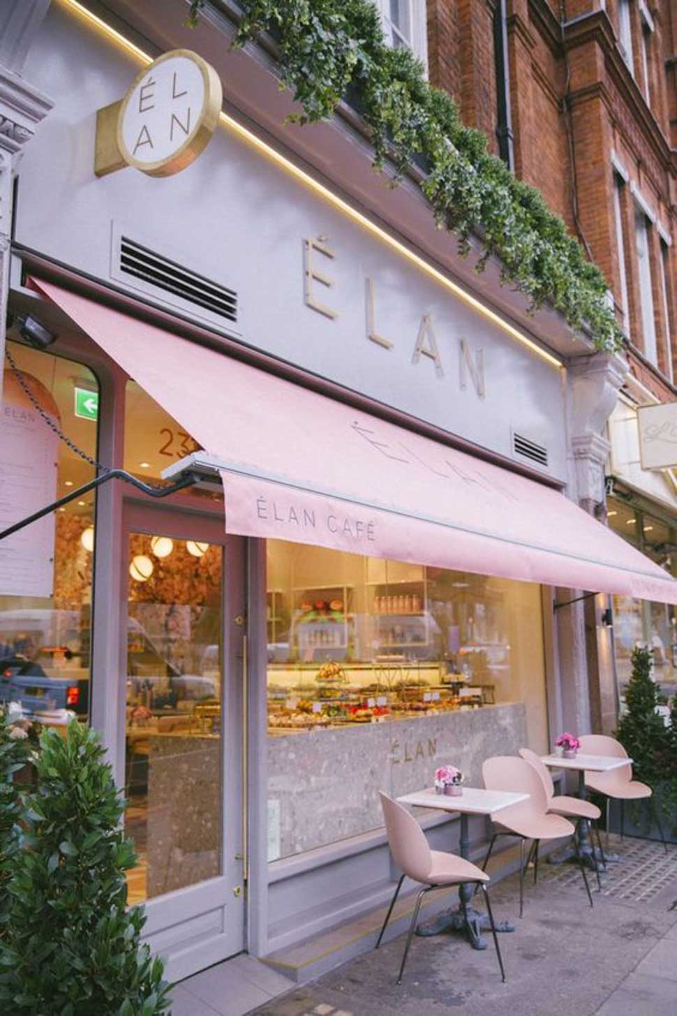 Mẫu thiết kế cửa hàng bánh ngọt mang phong cách lãng mạn, mộng mợ và duyên dáng