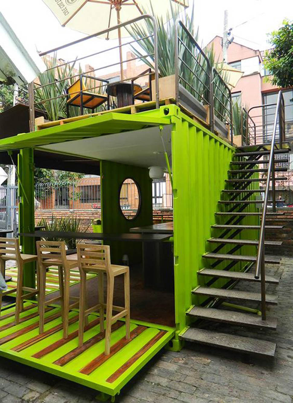 Ý tưởng thiết kế quán cafe container ngập tràn cây cảnh xanh mát