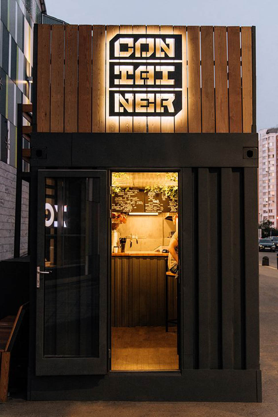 Mẫu thiết kế quán cafe bằng container theo phong cách retro ấn tượng