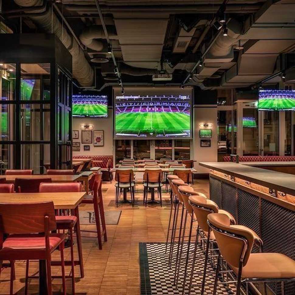 Không gian quán cafe bóng đá thu hút những khách hàng yêu thích thể thao