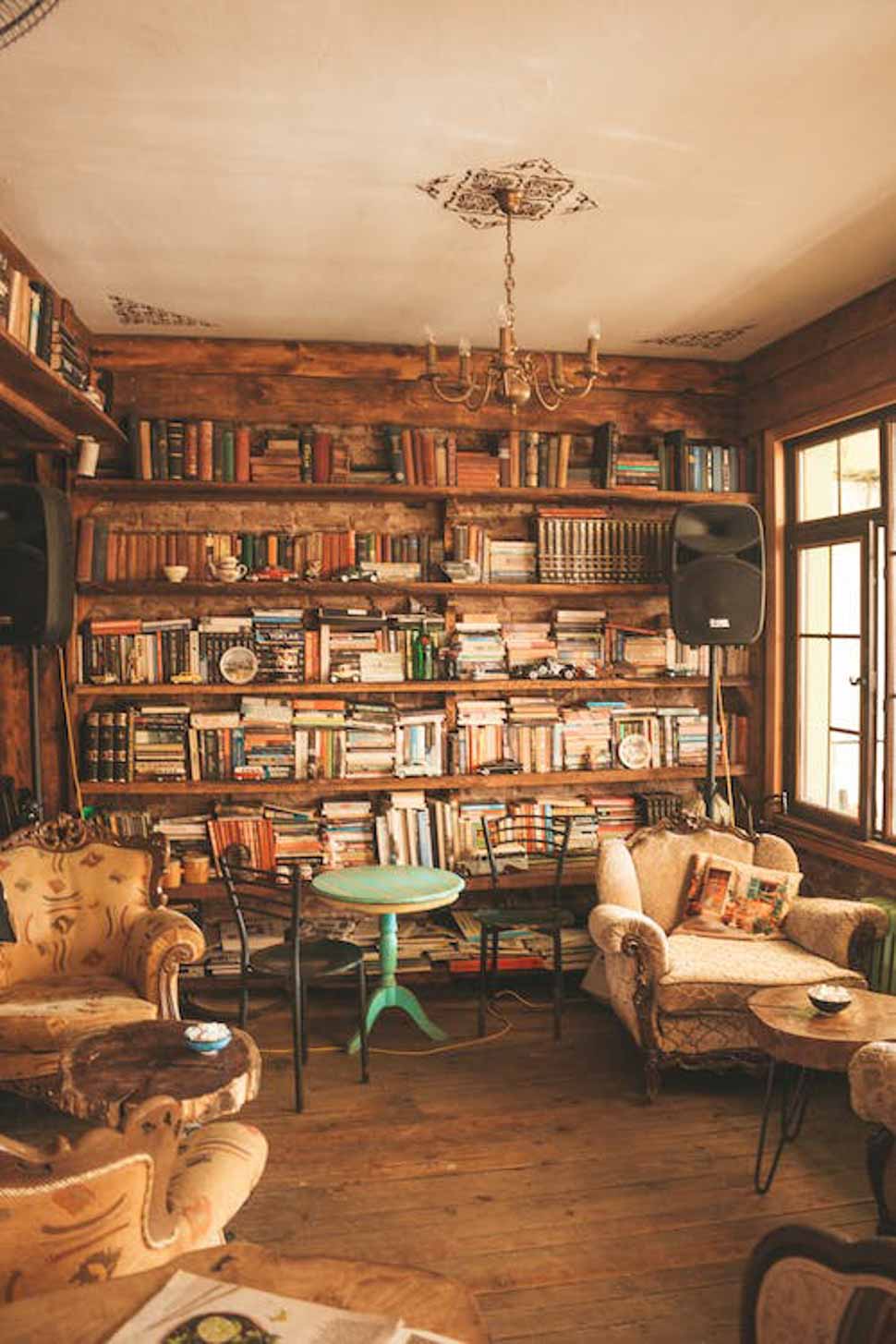 Thiết kế quán cafe sách phong cách vintage