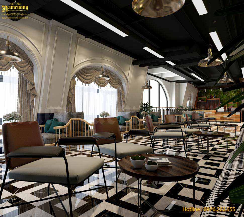 Không gian quán cafe được trang trí với tông màu trầm, tạo cảm giác ấm áp mà không kém phần sang trọng.