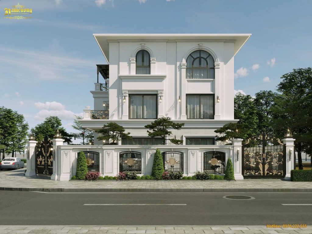 Điểm nhấn nổi bật của căn biệt thự là hệ cửa sổ và ban công