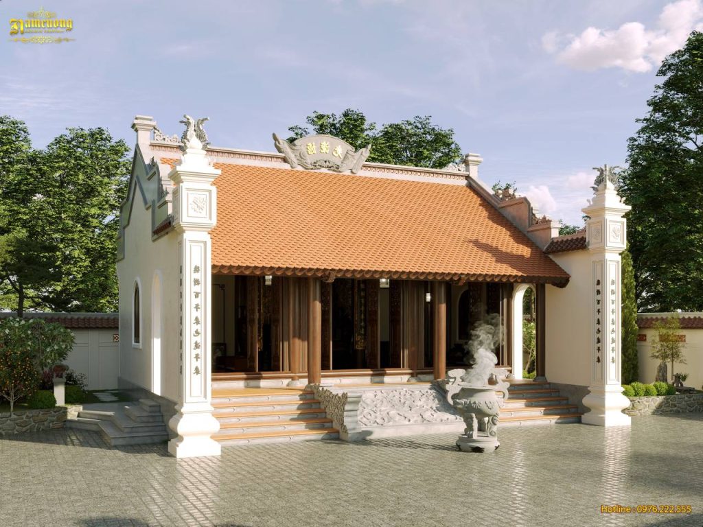 Mặt tiền nhà thờ được nhấn mạnh bằng hàng cột lớn